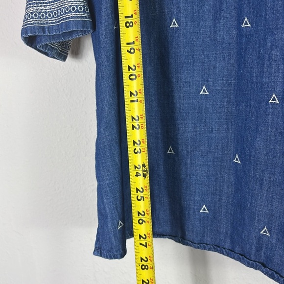 Nic + Zoe Chambray Embroidered Blue Top Tunic size small - Picture 4 of 11